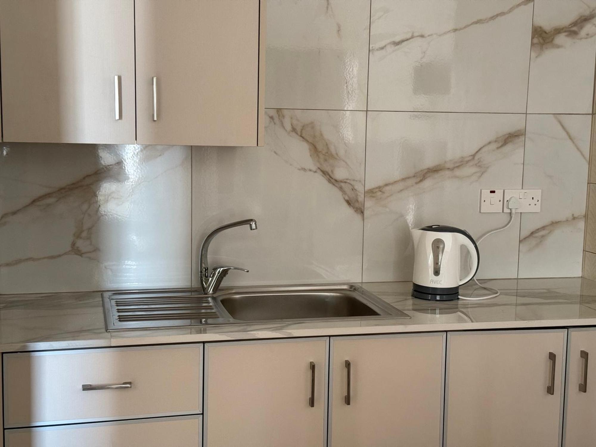 Terpsithea Apartments アヤナパ エクステリア 写真